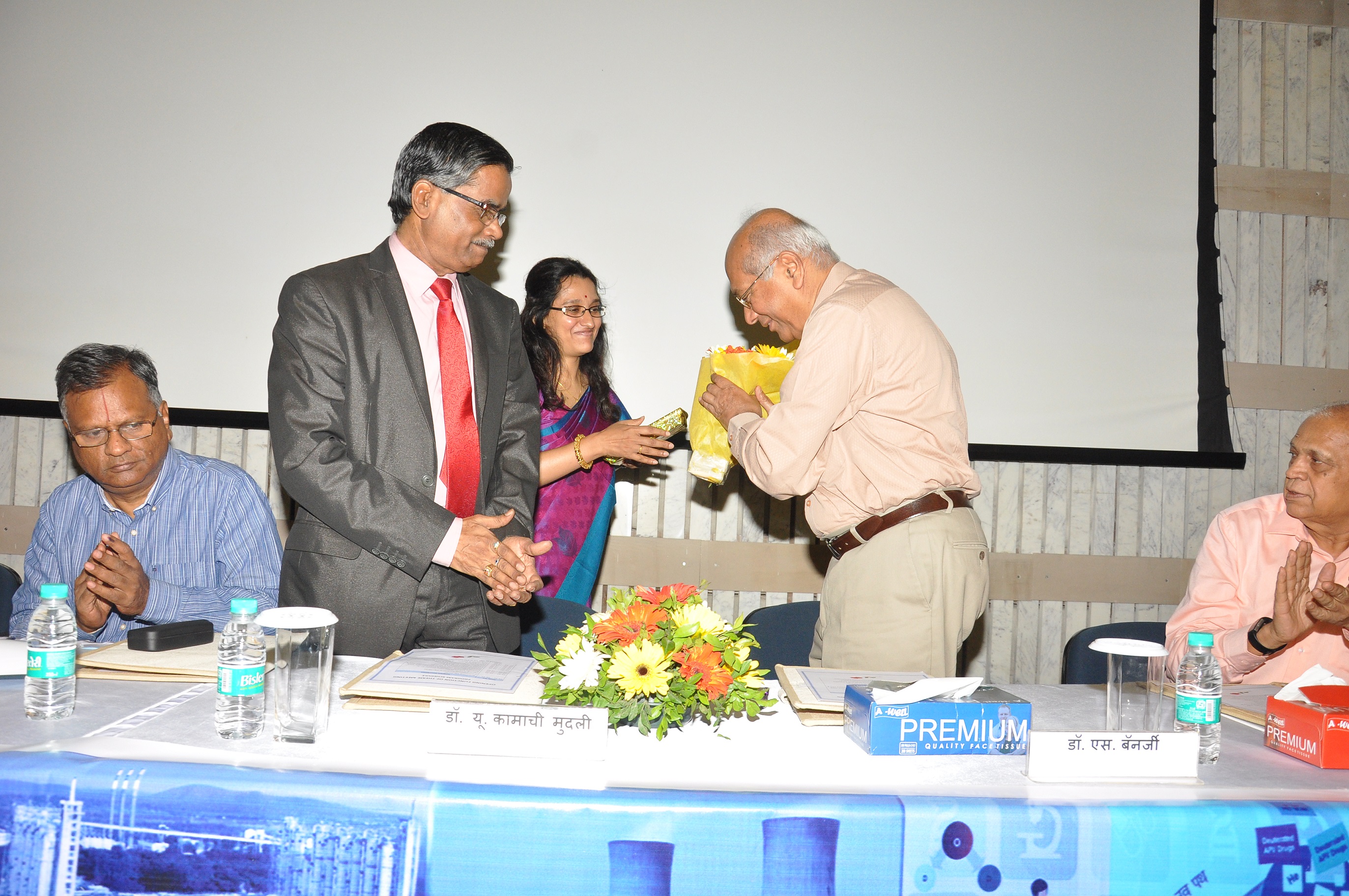 Theme meeting on Non-Nuclear Applications of Deuterium / Heavy Water on 30.04.2019 - Presentation of Bouquet to Dignitaries