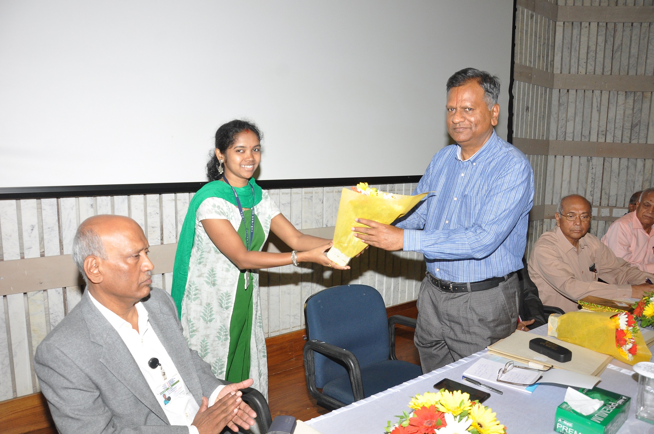 Theme meeting on Non-Nuclear Applications of Deuterium / Heavy Water on 30.04.2019 - Presentation of Bouquet to Dignitaries