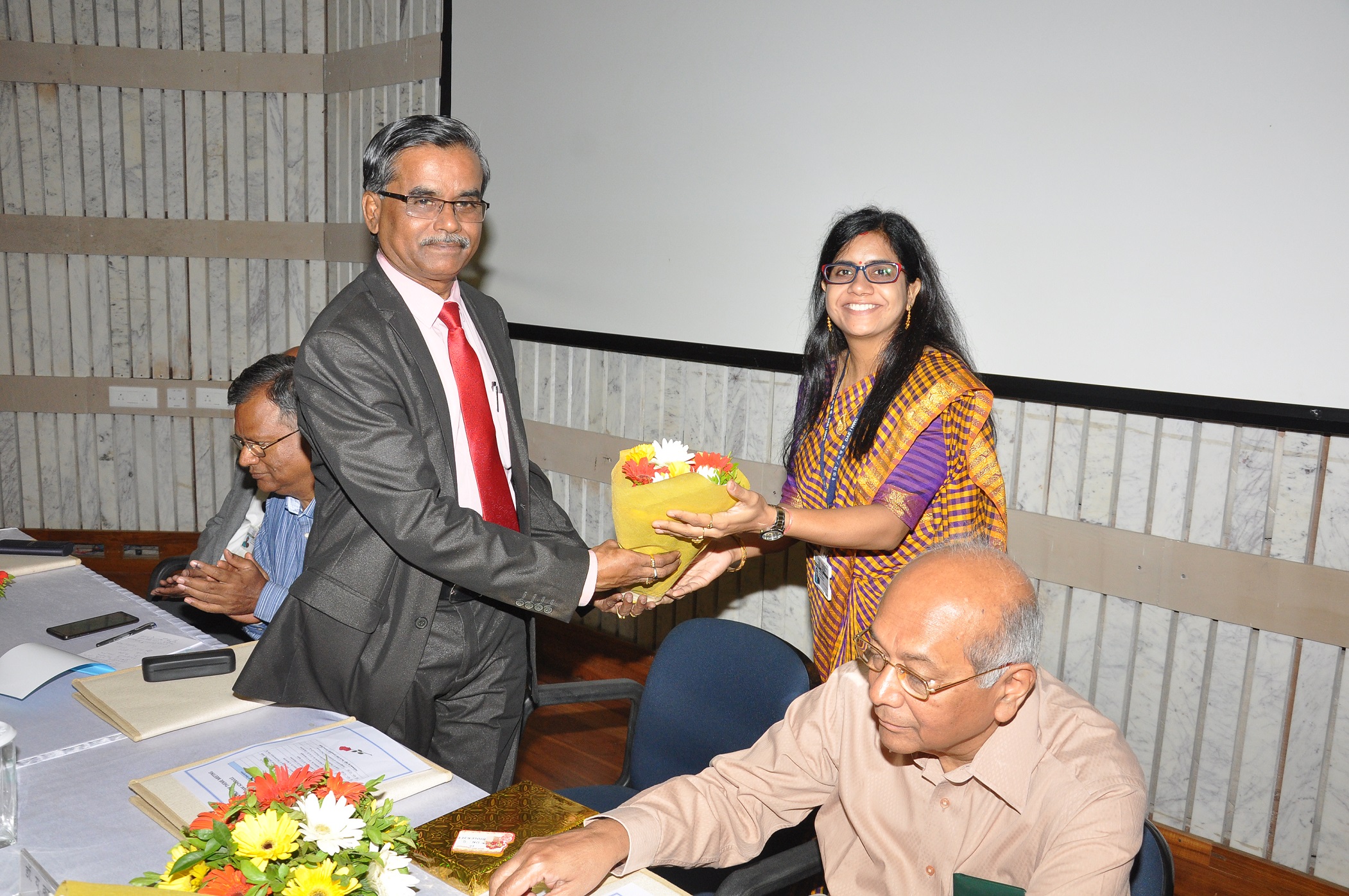 Theme meeting on Non-Nuclear Applications of Deuterium / Heavy Water on 30.04.2019 - Presentation of Bouquet to Dignitaries