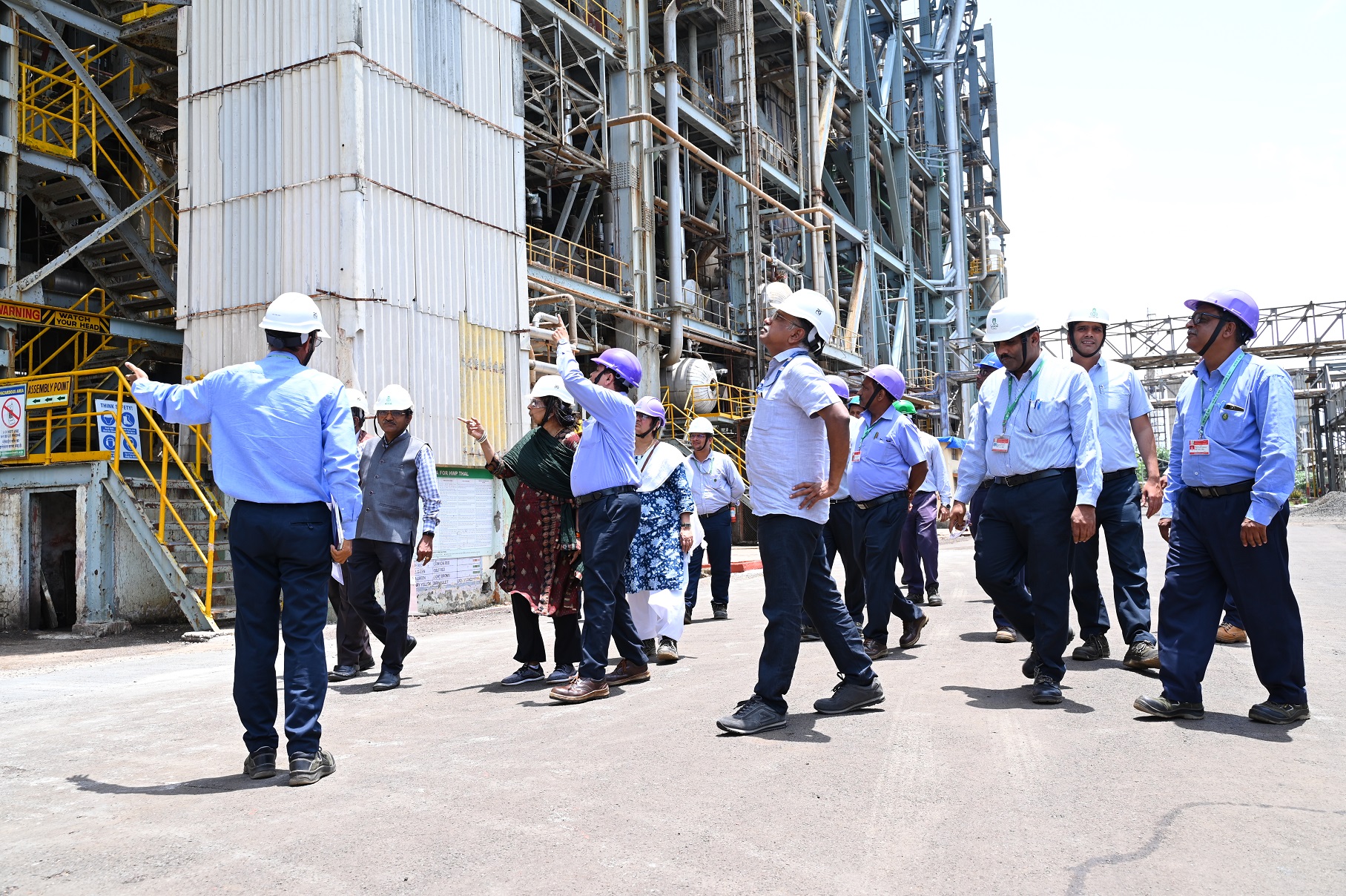 Visit of Ms Seema Jain, Member Finance, AEC to HWP, Thal on 10th June