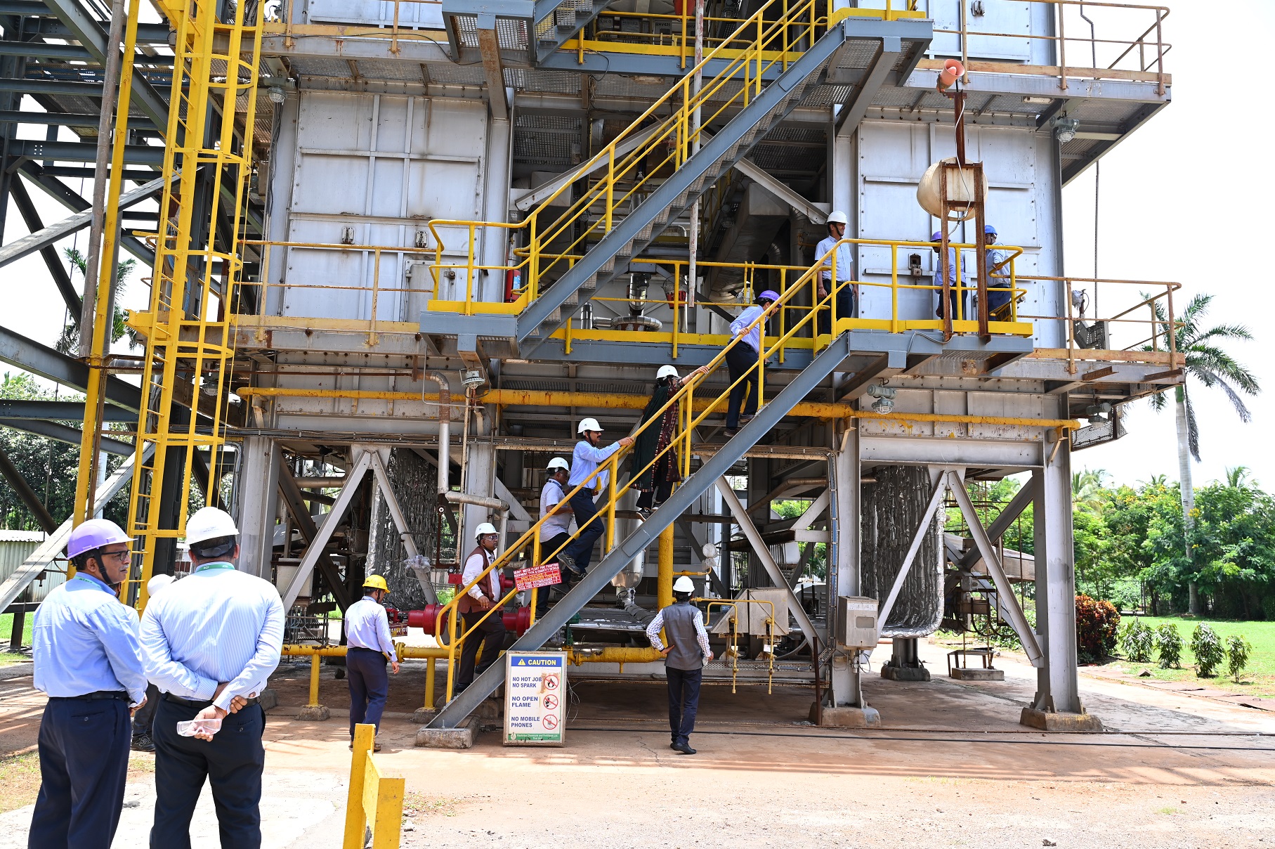 Visit of Ms Seema Jain, Member Finance, AEC to HWP, Thal on 10th June