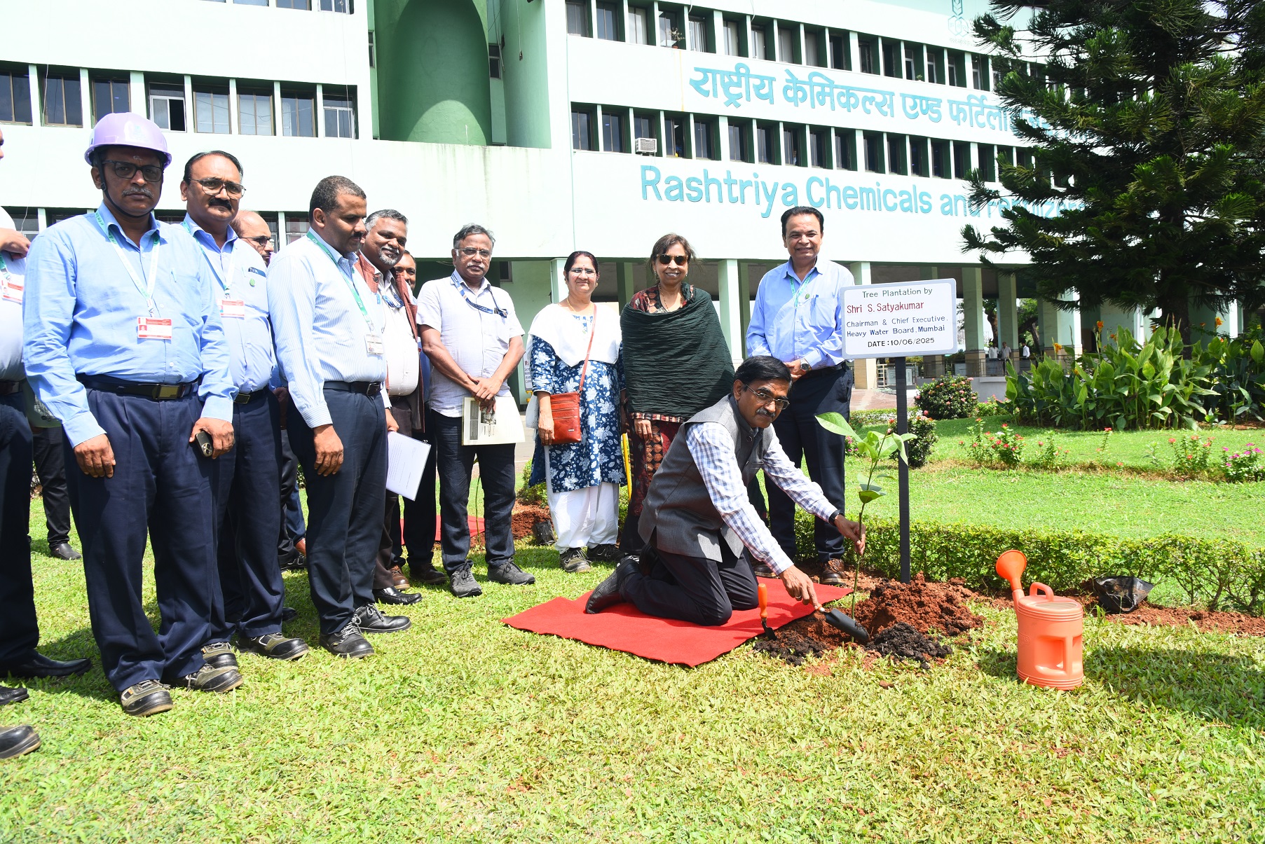 Visit of Ms Seema Jain, Member Finance, AEC to HWP, Thal on 10th June
